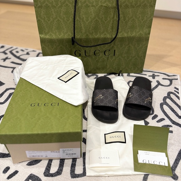 *SOLD* Gucci Men's GG Supreme Black Tiger Slide Sandals *Authentic* - Picture 2 of 6